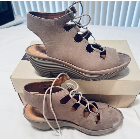 CLARKS Clarene Sandals Women’s Wedges Nubuck Suede Tan lace up sz 7 chunky heel - Picture 1 of 6